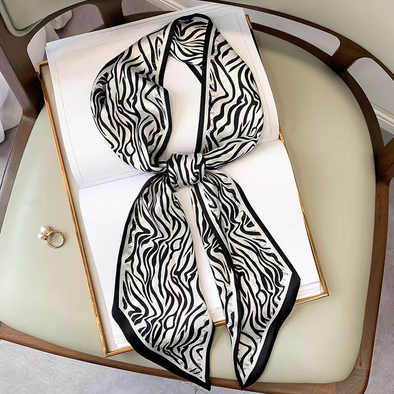 Luxury Bags China - وشاح حريري مربع فاخر بنقشة حمار