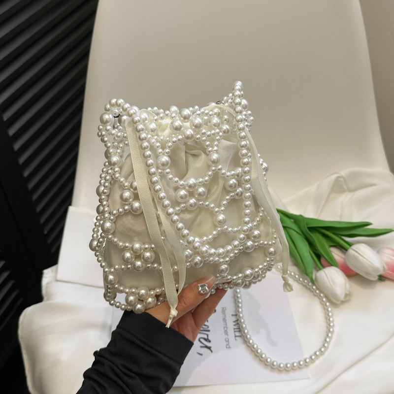 Luxury Bags On Sales - حقائب كتف وحقائب كروس بودي بيضاء